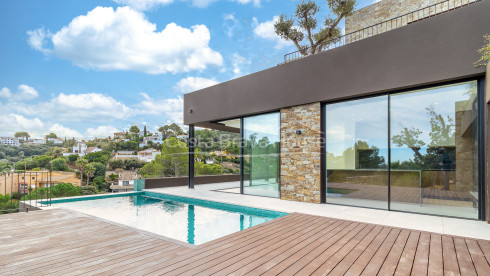 Maison neuve à Begur avec vue sur la mer et équipements haut de gamme à vendre
