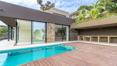 Newly built home in Begur with sea views and high-end equipment for sale