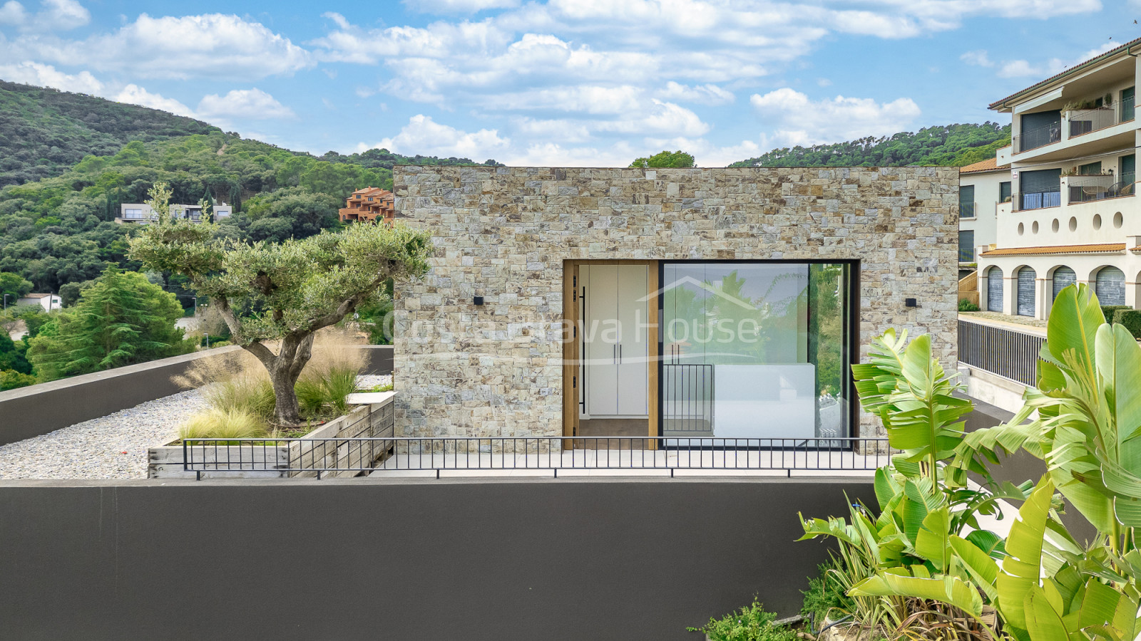 Casa de obra nueva en Begur con vistas al mar y equipamiento de alto standing en venta