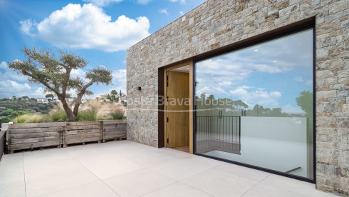 Casa de obra nueva en Begur con vistas al mar y equipamiento de alto standing en venta