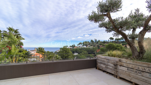 Casa de obra nueva en Begur con vistas al mar y equipamiento de alto standing en venta