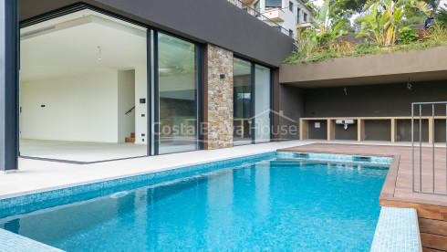 Newly built home in Begur with sea views and high-end equipment for sale