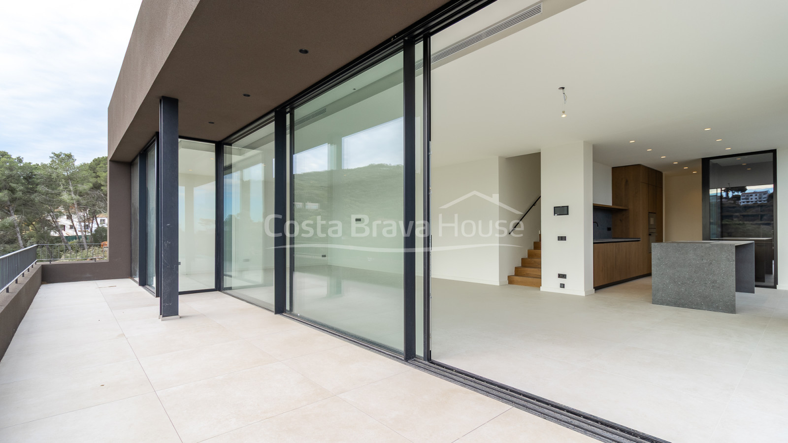 Casa de obra nueva en Begur con vistas al mar y equipamiento de alto standing en venta