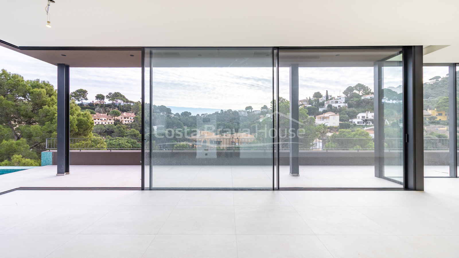 Casa de obra nueva en Begur con vistas al mar y equipamiento de alto standing en venta