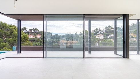 Casa de obra nueva en Begur con vistas al mar y equipamiento de alto standing en venta