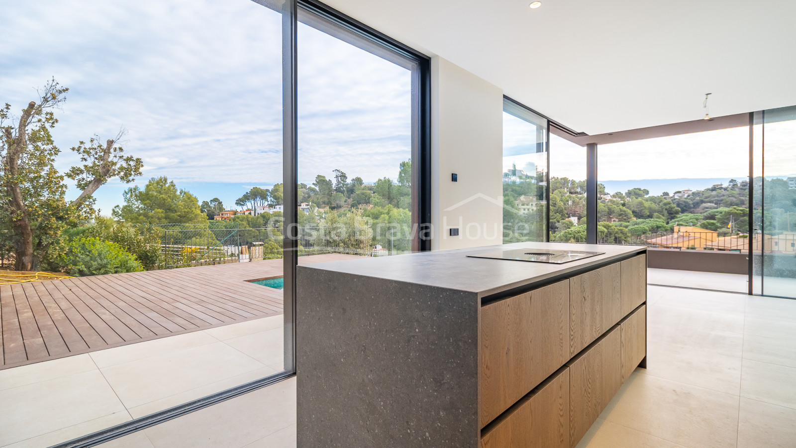 Maison neuve à Begur avec vue sur la mer et équipements haut de gamme à vendre