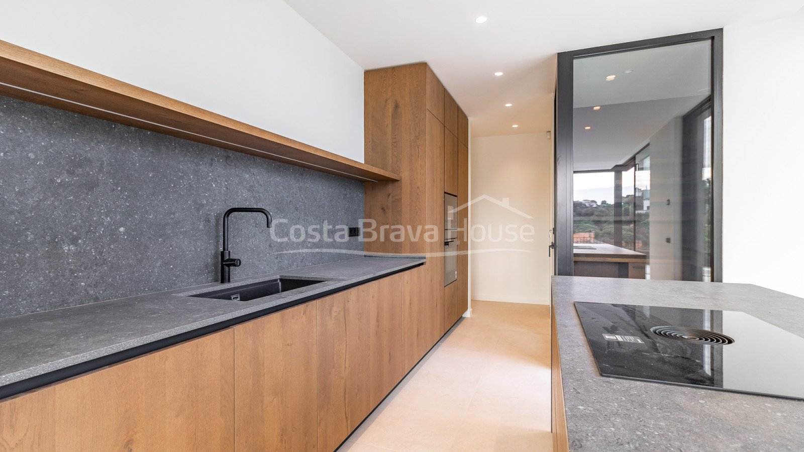 Casa de obra nueva en Begur con vistas al mar y equipamiento de alto standing en venta