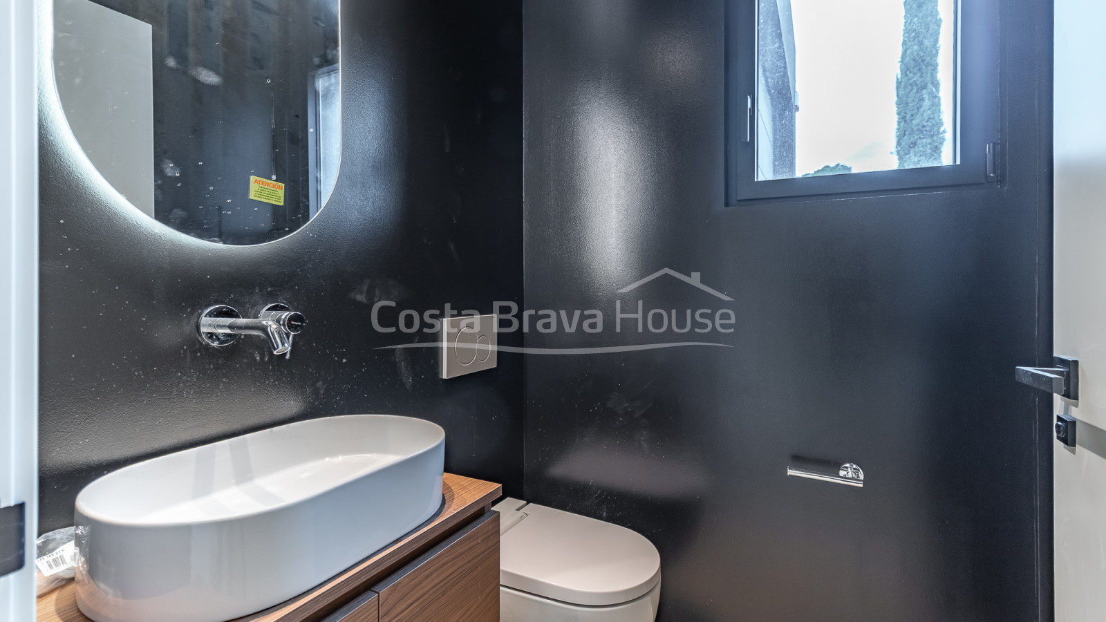 Casa de obra nueva en Begur con vistas al mar y equipamiento de alto standing en venta