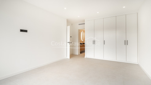 Casa de obra nueva en Begur con vistas al mar y equipamiento de alto standing en venta