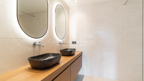 Newly built home in Begur with sea views and high-end equipment for sale