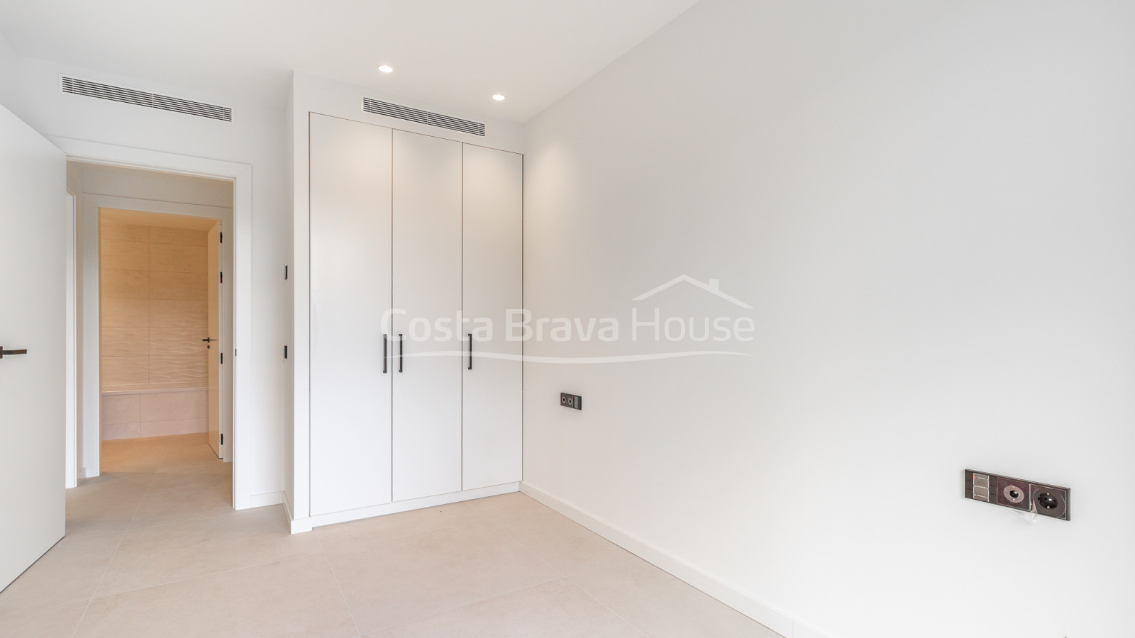 Newly built home in Begur with sea views and high-end equipment for sale