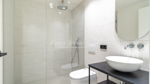 Casa de obra nueva en Begur con vistas al mar y equipamiento de alto standing en venta