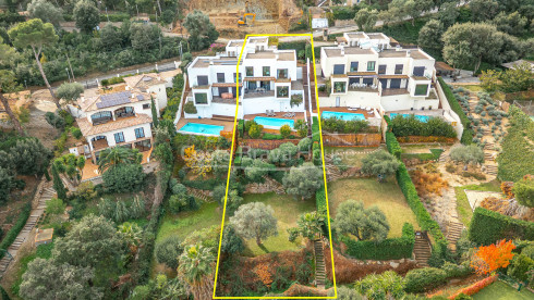 Casa contemporánea en Sa Riera con vistas al mar, terrazas escalonadas y piscina privada