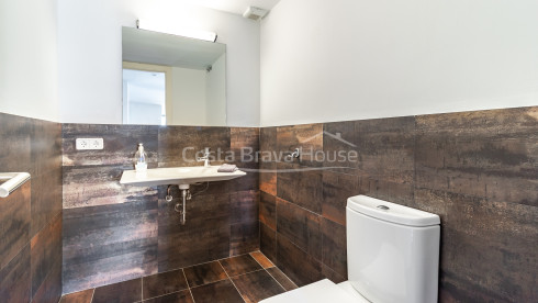 Maison contemporaine à Sa Riera avec vue sur la mer, terrasses en paliers et piscine privée