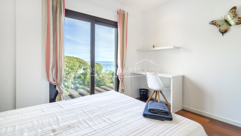 Casa contemporánea en Sa Riera con vistas al mar, terrazas escalonadas y piscina privada