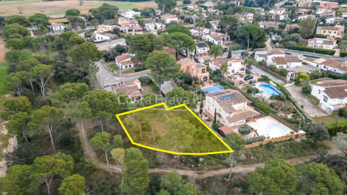 Parcel·la urbana en venda a Masos de Pals per a habitatge unifamiliar en entorn residencial a prop de la platja