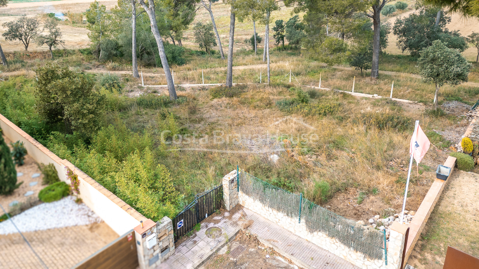 Parcela urbana en venta en Masos de Pals para vivienda unifamiliar en entorno residencial cerca de la playa