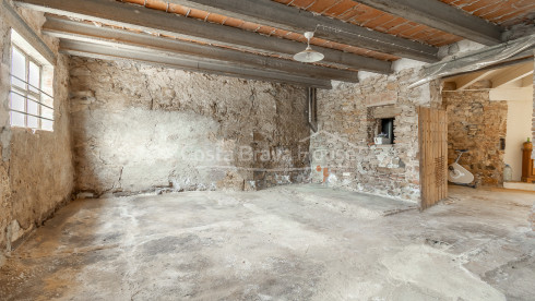 Maison de village en pierre à Palau-Sator avec patio intérieur et fort potentiel de rénovation