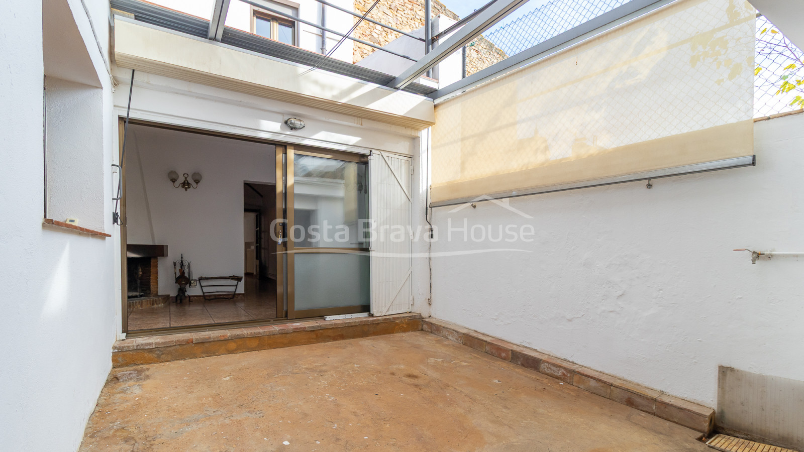 Maison de village en pierre à Palau-Sator avec patio intérieur et fort potentiel de rénovation