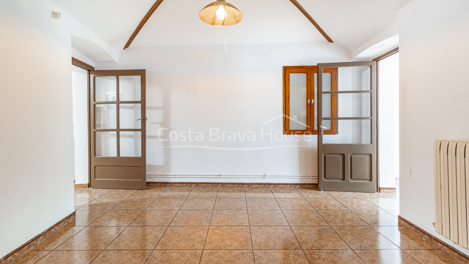 Maison de village en pierre à Palau-Sator avec patio intérieur et fort potentiel de rénovation