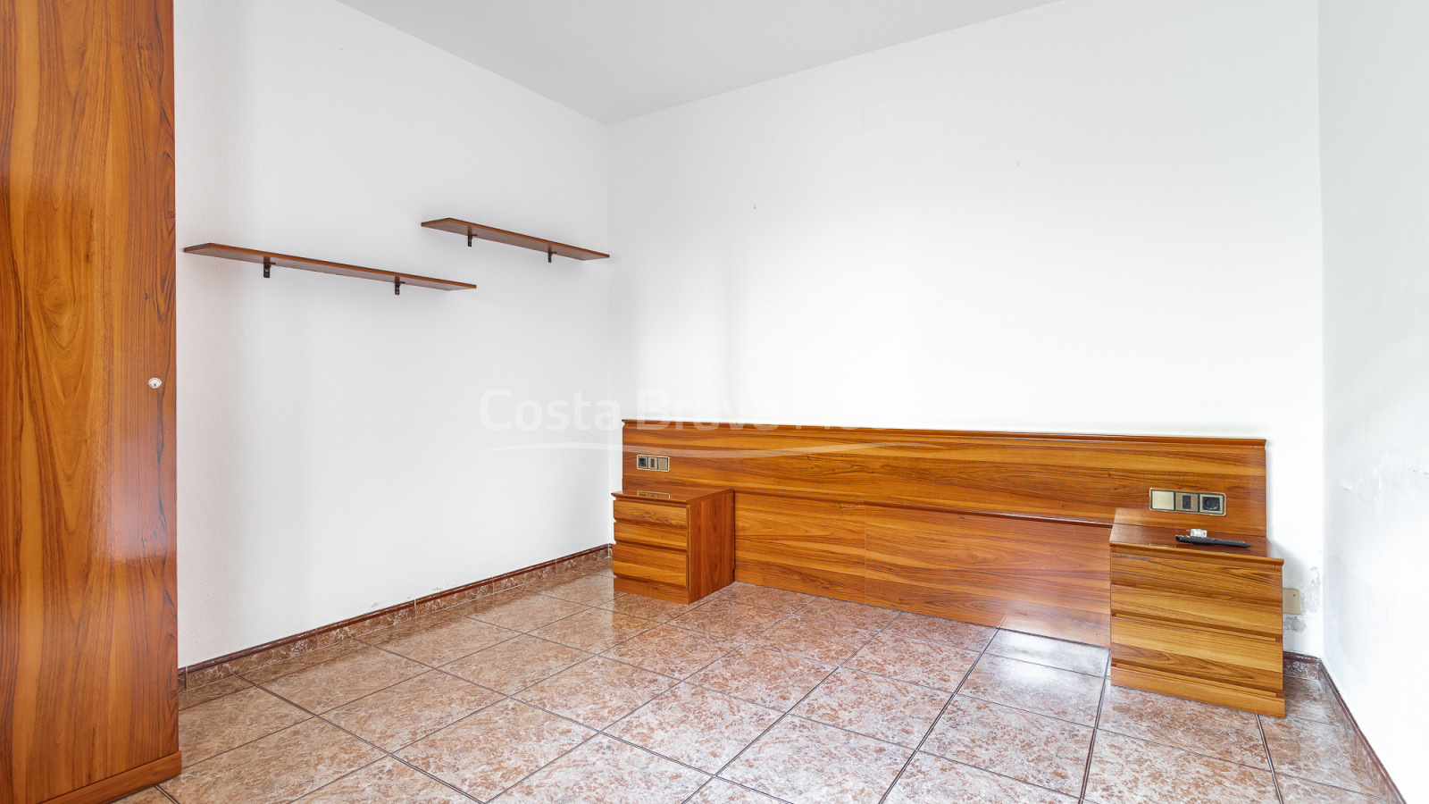 Casa de poble de pedra a Palau-Sator amb pati interior i gran potencial de reforma