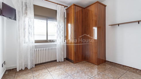 Stone village house in Palau-Sator with inner patio and high renovation potential