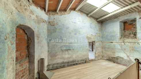 Maison de village en pierre à Palau-Sator avec patio intérieur et fort potentiel de rénovation