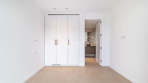 Nieuwbouwhuis in Begur met infinity pool, terrassen, modern design en weids uitzicht