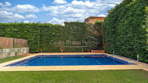 Casa con piscina en Torrent, Baix Empordà