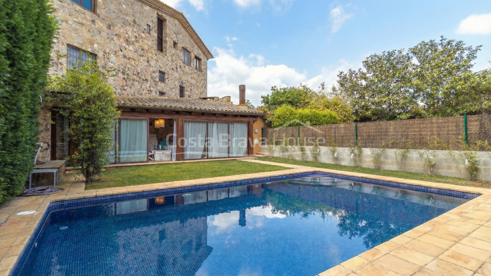 Casa con piscina en Torrent, Baix Empordà