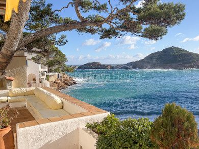 Villa exclusive en bord de mer à Sa Tuna (Begur) avec garage pour 4 voitures et hangar-bateau sur la plage