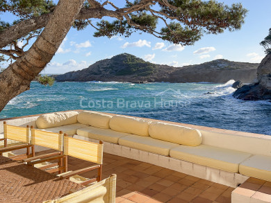 Exclusiva vila a primera línia de mar a Sa Tuna (Begur) amb garatge per a 4 cotxes i embarcador a peu de platja