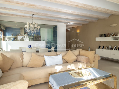 Apartamento en primera línea de mar en venta en Calella de Palafrugell