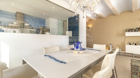 Spectaculair eerstelijns appartement aan zee met zeezicht te koop in Calella