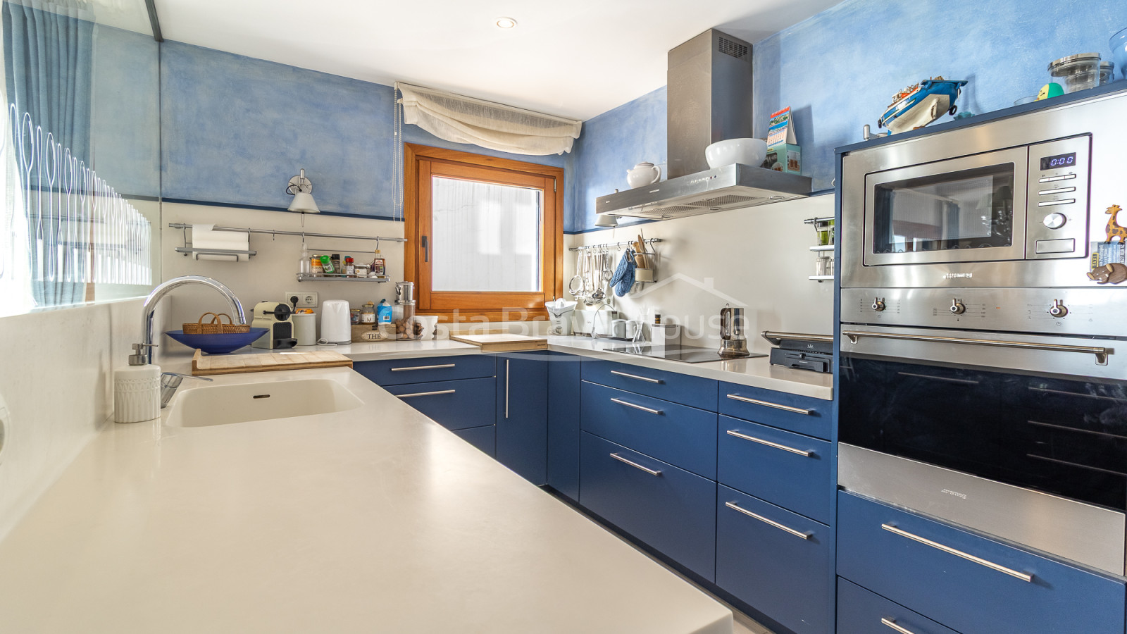 Spectaculair eerstelijns appartement aan zee met zeezicht te koop in Calella