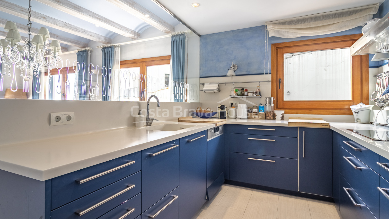 Spectaculair eerstelijns appartement aan zee met zeezicht te koop in Calella