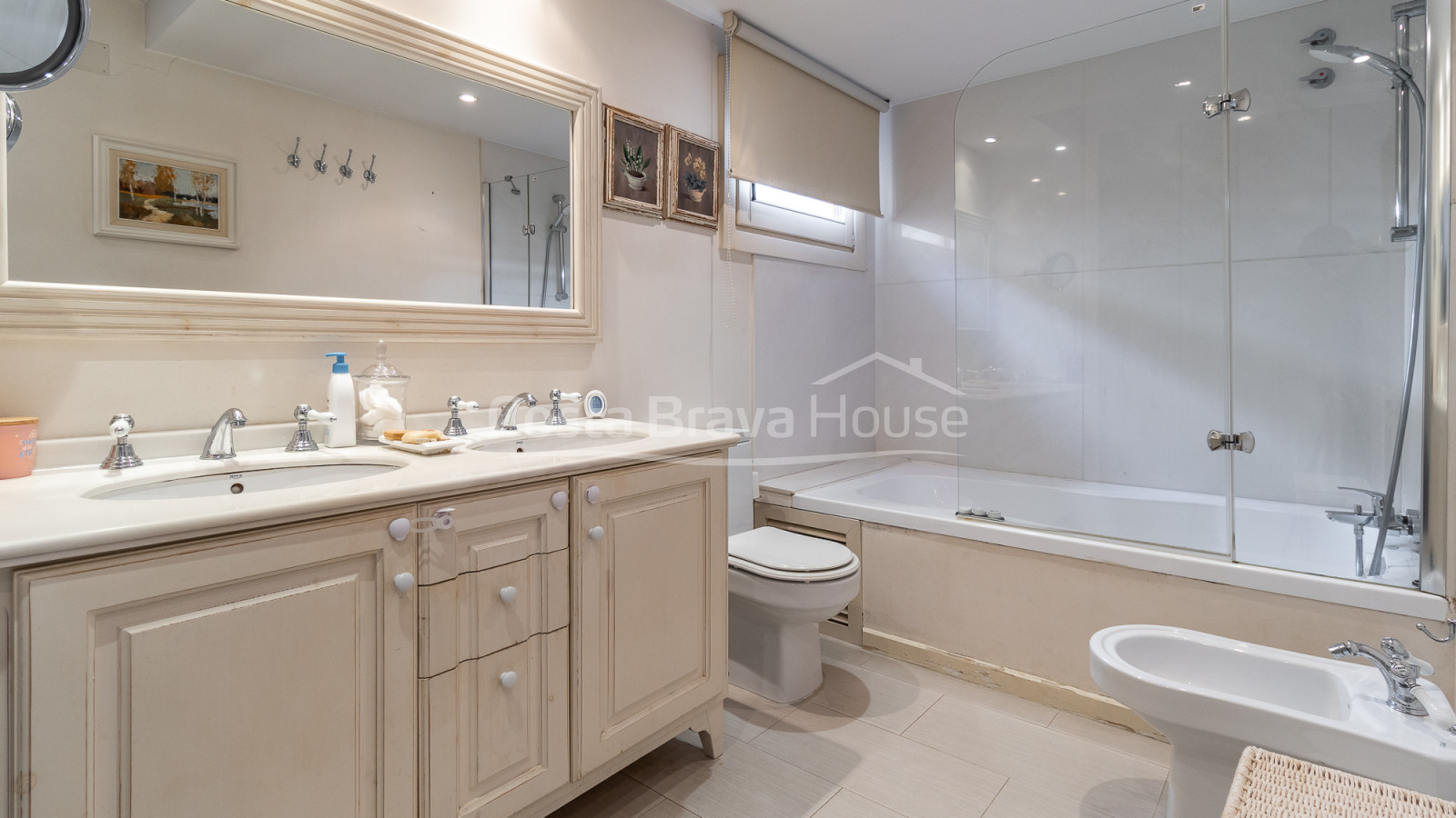 Apartamento en primera línea de mar en venta en Calella de Palafrugell