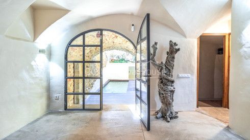 Casa de pueblo reformada en Pals con piscina privada interior, garaje y elementos originales