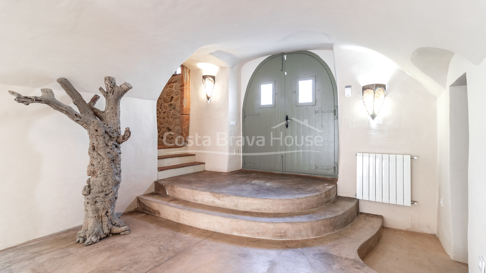 Maison de village rénovée à Pals avec piscine intérieure privée, garage et éléments d’origine