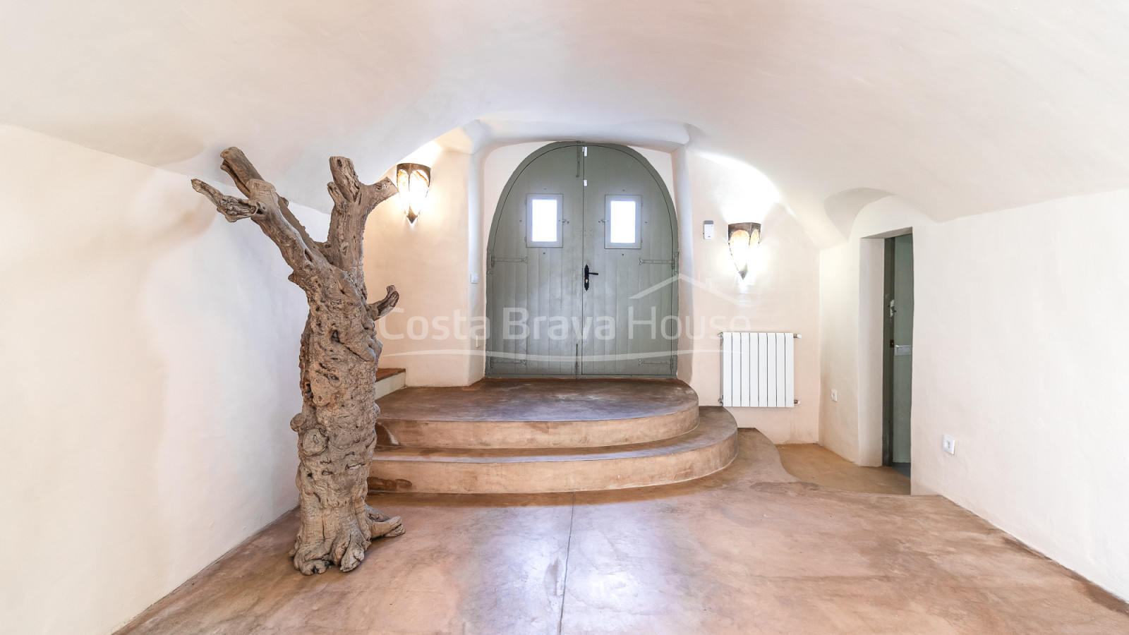 Maison de village rénovée à Pals avec piscine intérieure privée, garage et éléments d’origine