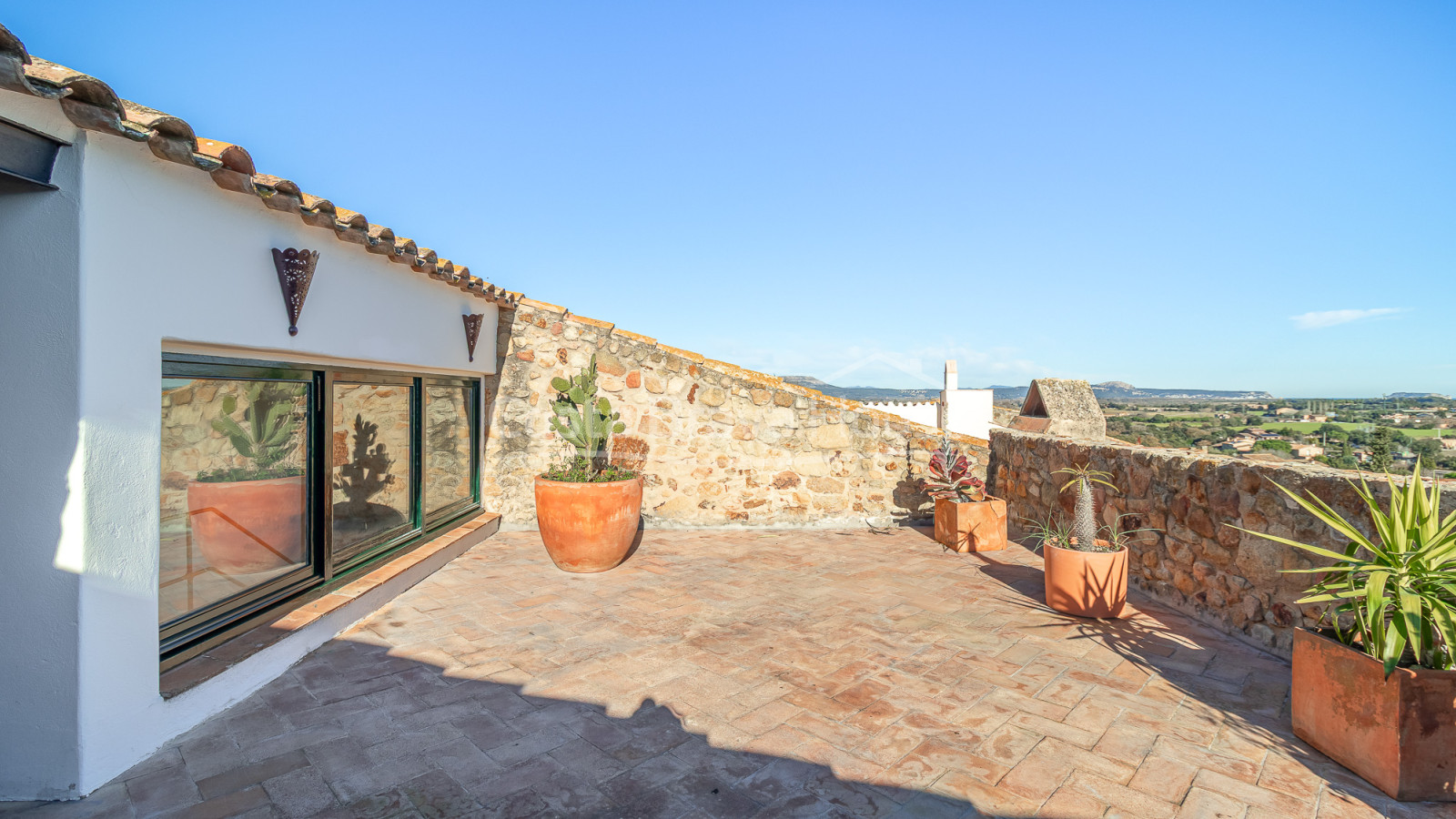 Casa de pueblo reformada en Pals con piscina privada interior, garaje y elementos originales
