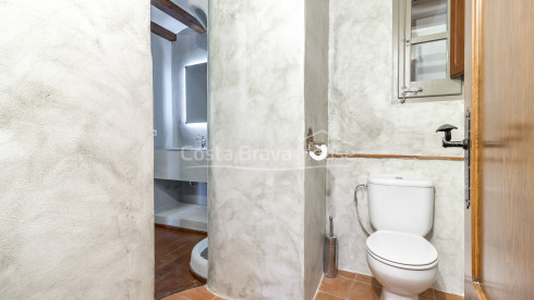 Casa de pueblo reformada en Pals con piscina privada interior, garaje y elementos originales