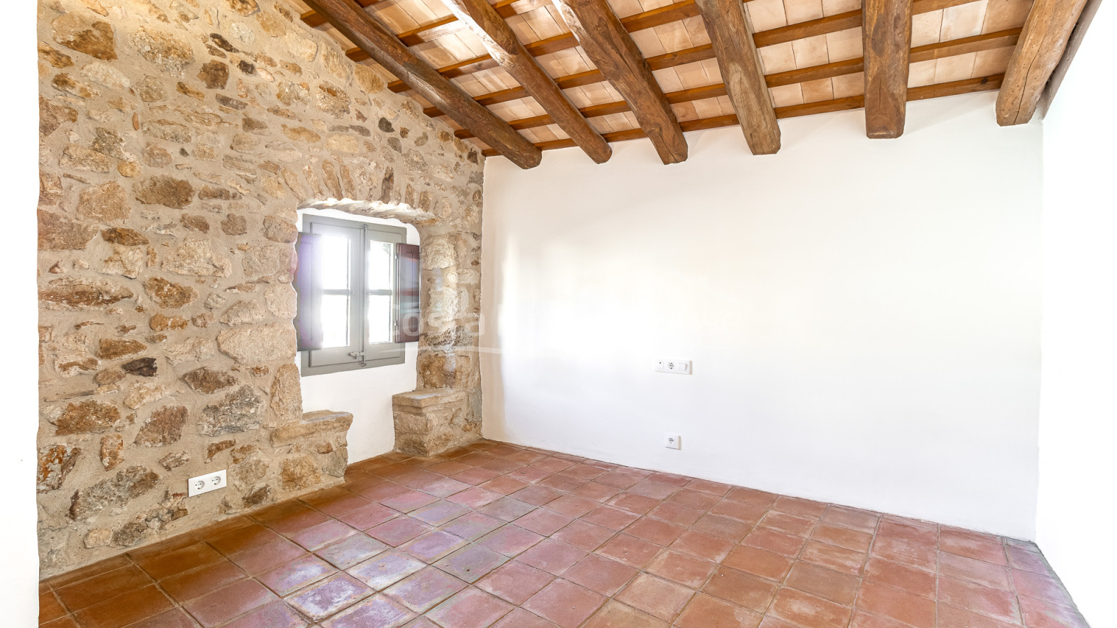 Casa de pueblo reformada en Pals con piscina privada interior, garaje y elementos originales