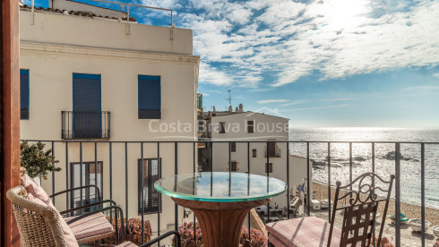 Gerenoveerd appartement aan zee in Calella de Palafrugell met terras en zeezicht