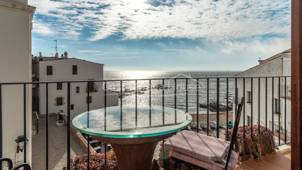 Renovated seafront apartment in Calella de Palafrugell with terrace and sea views