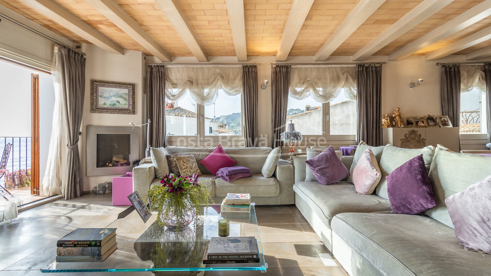 Renovated seafront apartment in Calella de Palafrugell with terrace and sea views