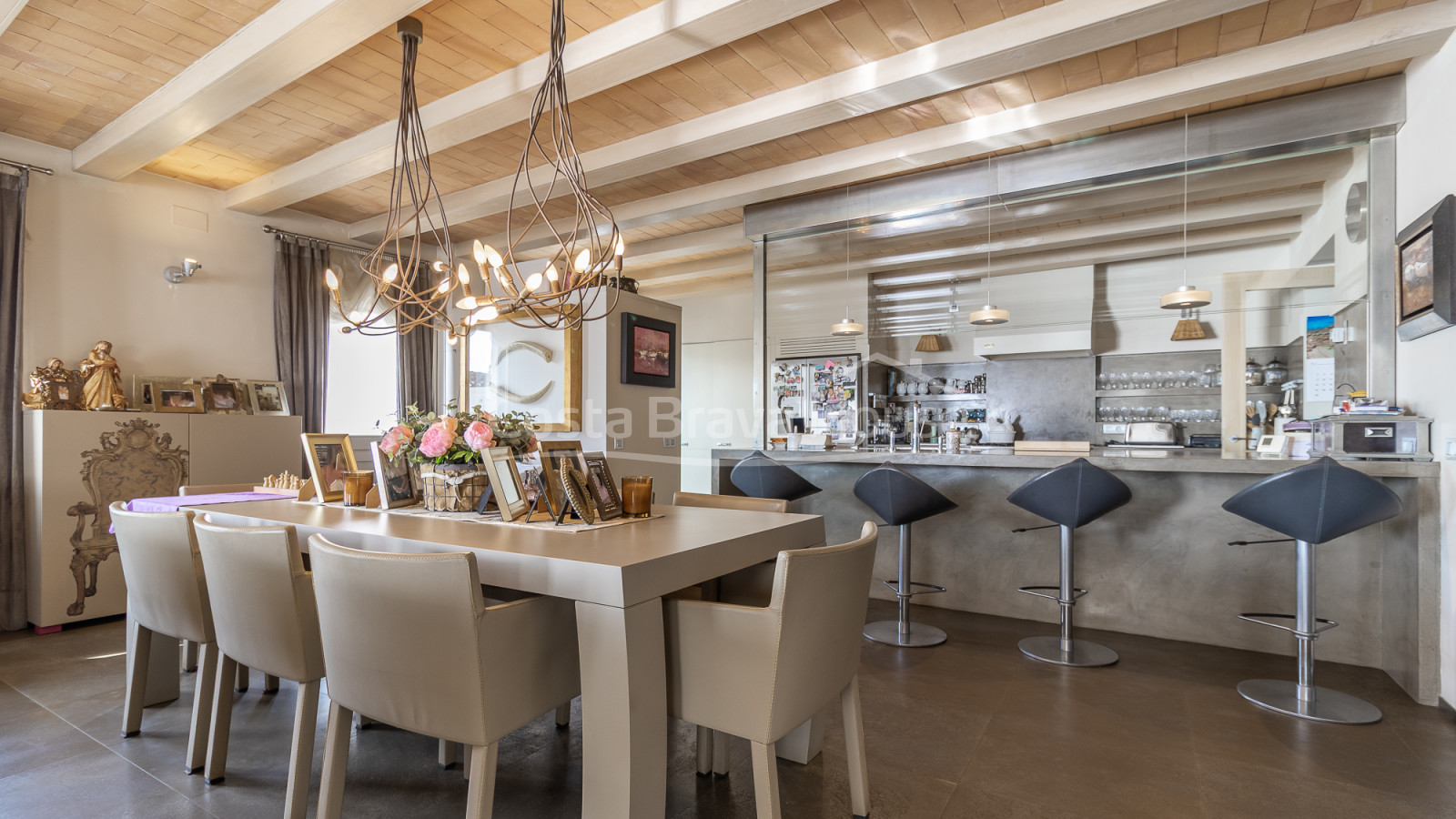 Apartament reformat en primera línia de mar a Calella de Palafrugell amb terrassa i vistes al mar