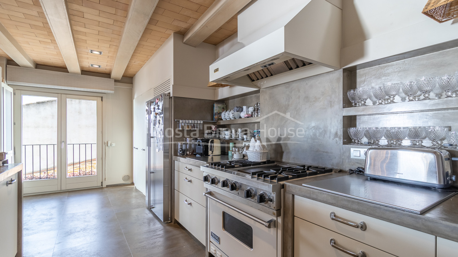 Gerenoveerd appartement aan zee in Calella de Palafrugell met terras en zeezicht