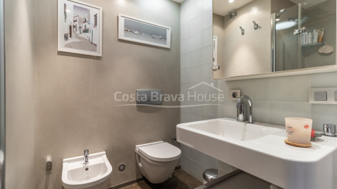 Renovated seafront apartment in Calella de Palafrugell with terrace and sea views