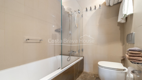 Apartament reformat en primera línia de mar a Calella de Palafrugell amb terrassa i vistes al mar